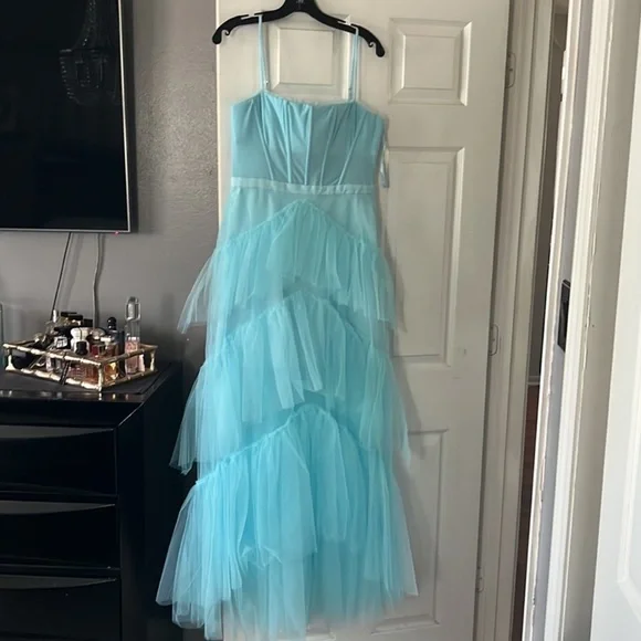 Bcbg Oly Tiered Ruffle Tulle Evening‎ Gown in Angel Blue - Picture 4 of 4